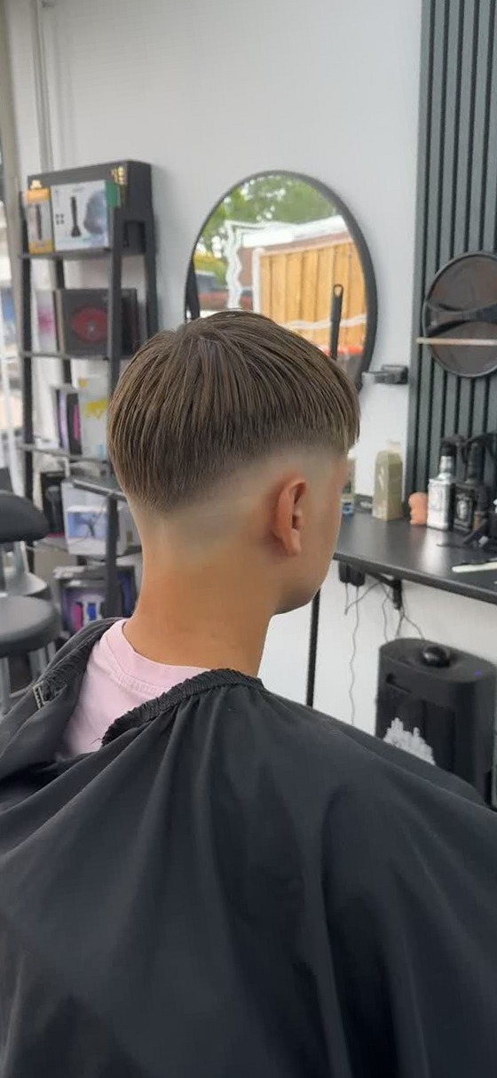 Taper fade van achteren gezien, in de stoel bij Stars haarmode